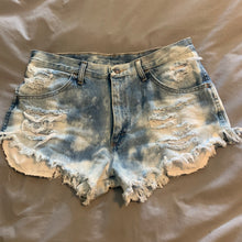 Cargar imagen en el visor de la galería, Distressed shorts