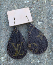 Cargar imagen en el visor de la galería, Upcycled Earrings
